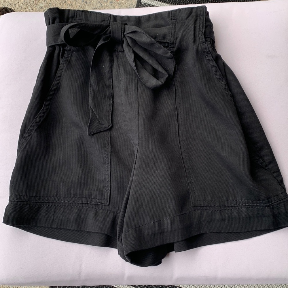 H&M size 4 black shorts with tie